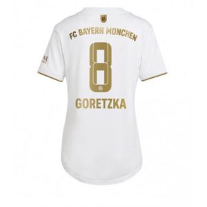 Dames Bayern Munich Leon Goretzka #8 Uit tenue 2022-23 Korte Mouw